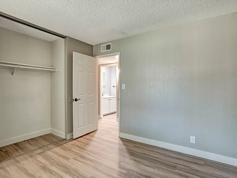 Bedroom w/ Spacious Closet