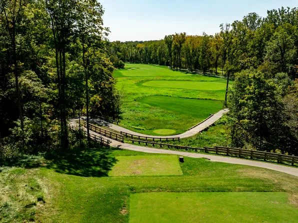 10380 Holliday Farms Blvd, Zionsville, IN 46077