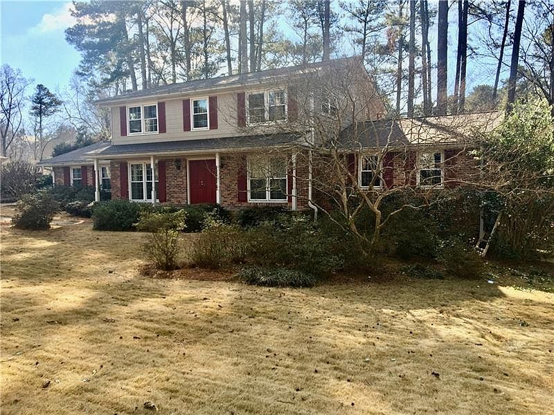 2nd image of 2651 Mercedes Dr NE