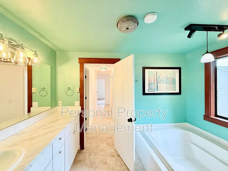 1410 NE 72nd St #3 — Photo 13