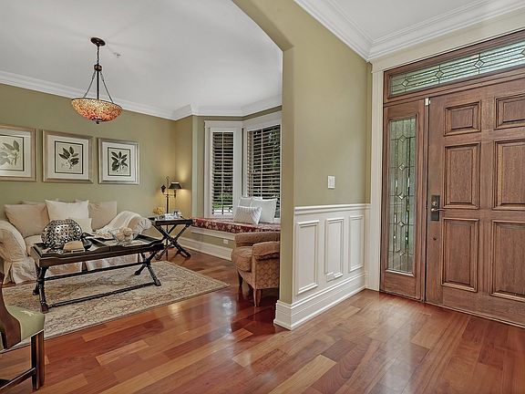 4th image of 409 Dawn Ave