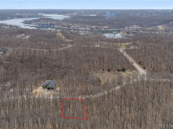 1372A Via Del Lago Dr, Sunrise Beach, MO 65079