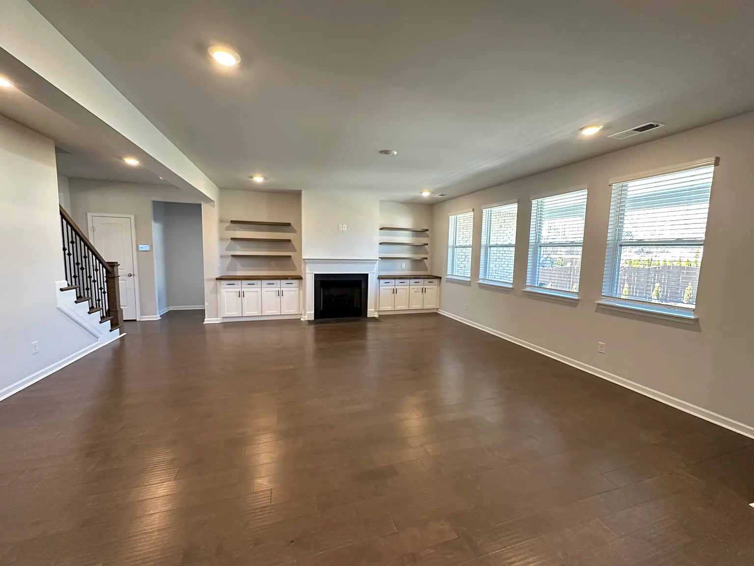 4 bed, 3.5 bath, 3579 sqft, $3,750 — Photo 4