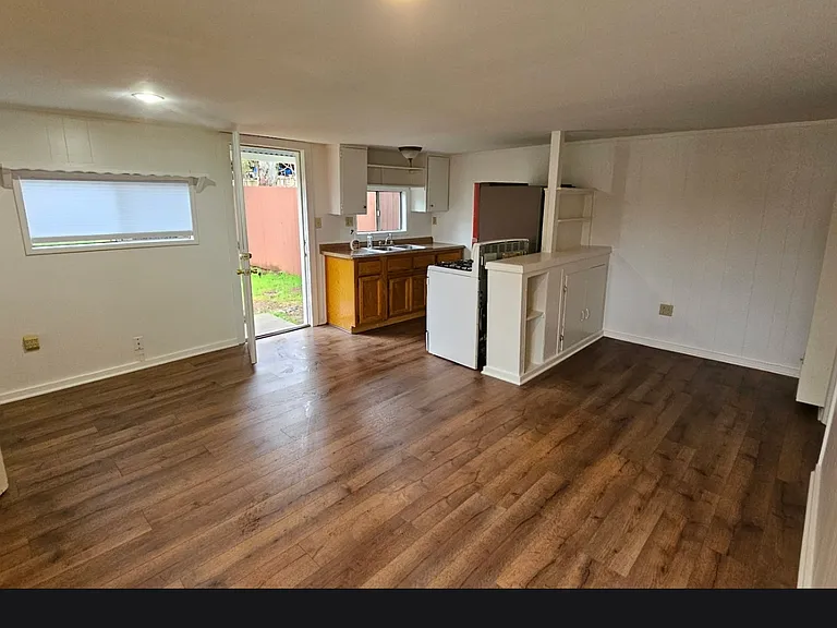 2484 Ridge Rd — Photo 4