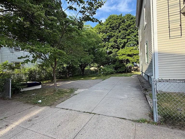 68 Cleveland St — Photo 7
