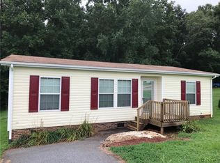 2202 Sterling Ridge Dr, Newton, NC 28658
