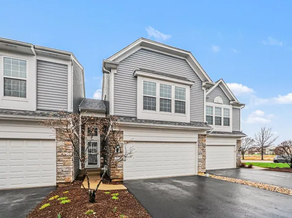 102 Devoe Dr #102, Oswego, IL 60543