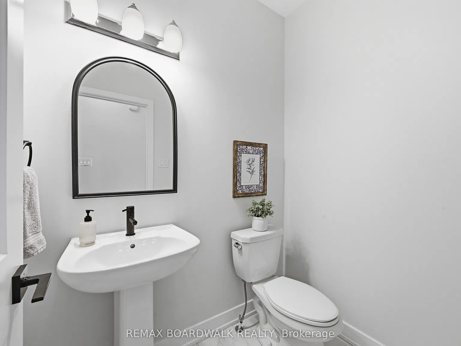 3 bed, $2,300 — Photo 4