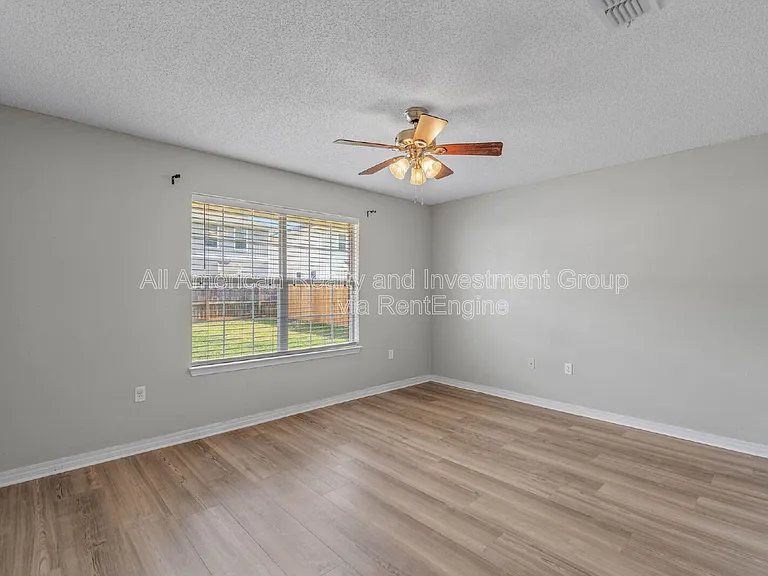 203 Citadel Ln — Photo 16