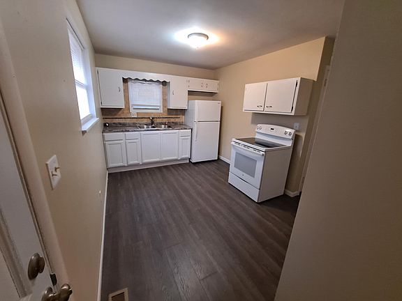 3rd image of 2441 Guernsey Dell Ave