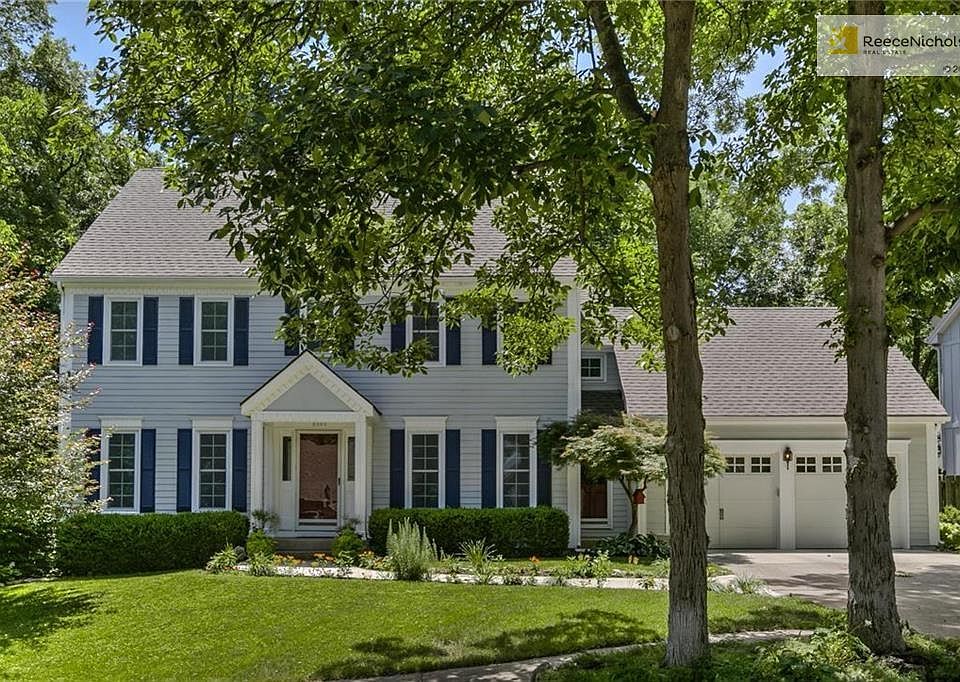 Lovely curb appeal in this beautiful, private, cul-de-sac.