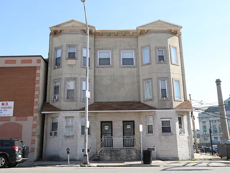 546 Summit Ave #203 — Photo 8