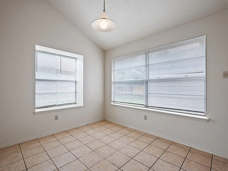 11331 Two Wells Dr — Photo 11