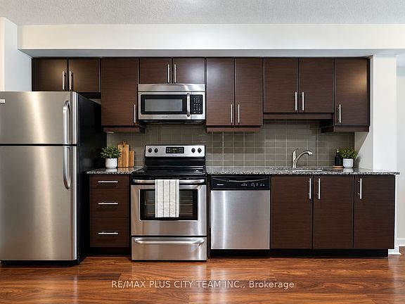 4th image of 33 Bay St #1502