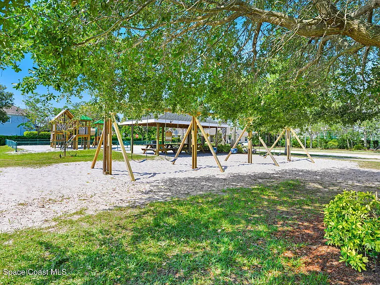 1749 Tullagee Ave — Photo 54