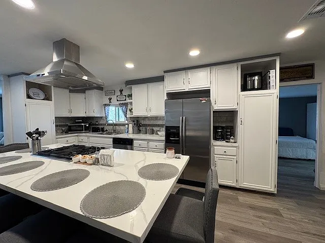 1682 Colina Dr — Photo 28
