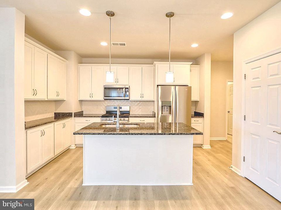 1st image of 393 Heritage Shores Cir