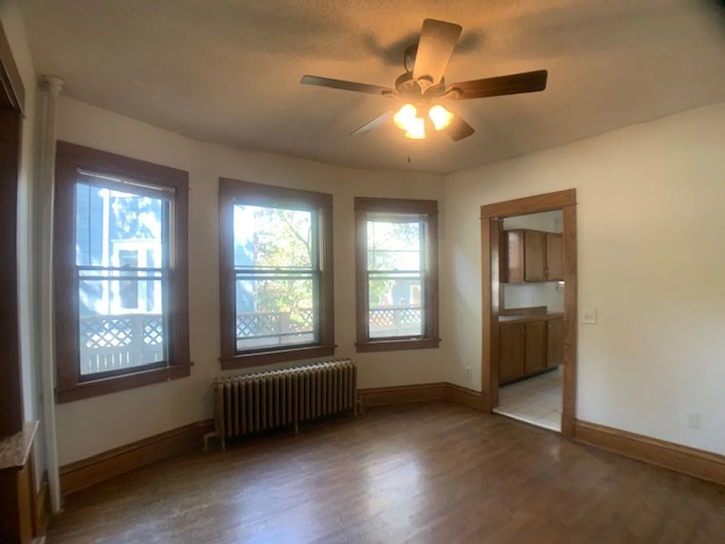 1607-1609 Van Buren Ave — Photo 4