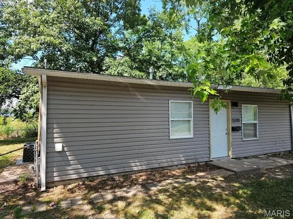 1225 Saint Stephens Dr, Cahokia, IL 62206