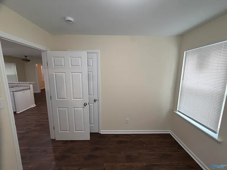 821 Moulton St E — Photo 17