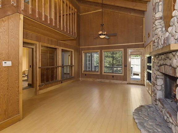 4th image of 1070 Sandalwood Dr