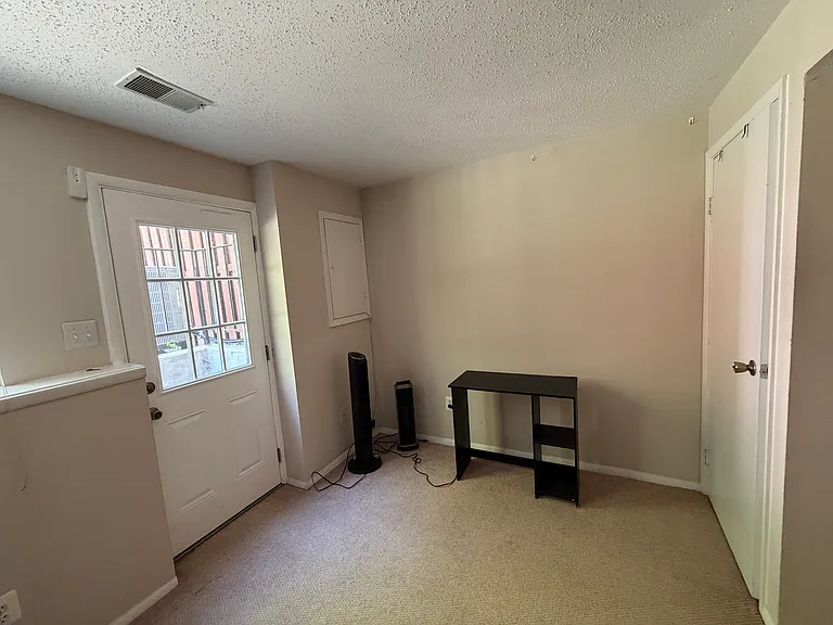 Heatherway Ct — Photo 3
