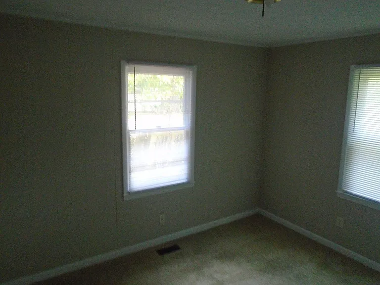 517 Albany St — Photo 19