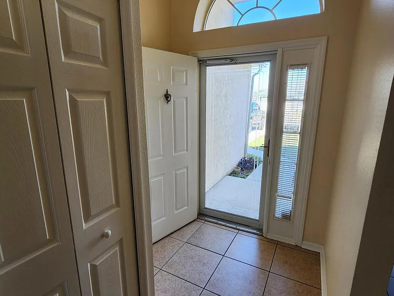 5940 Wentworth Cir S — Photo 4