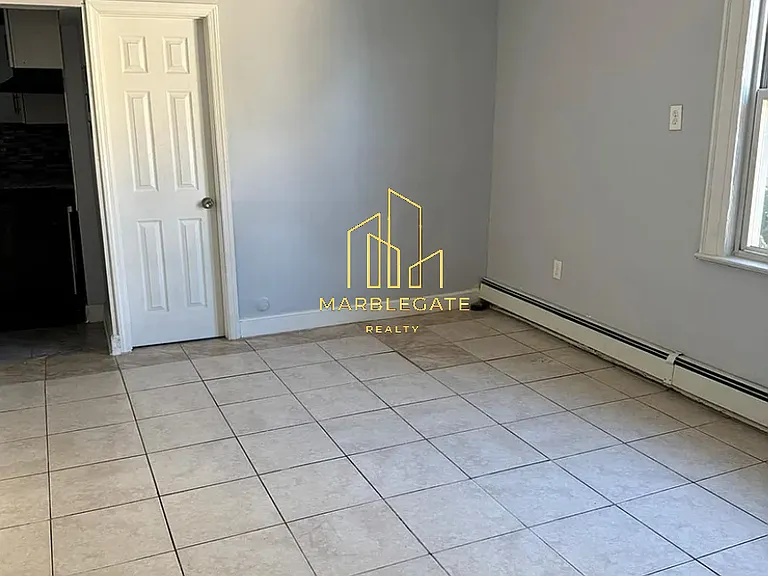 267-269 Goldsmith Ave #3AA — Photo 2