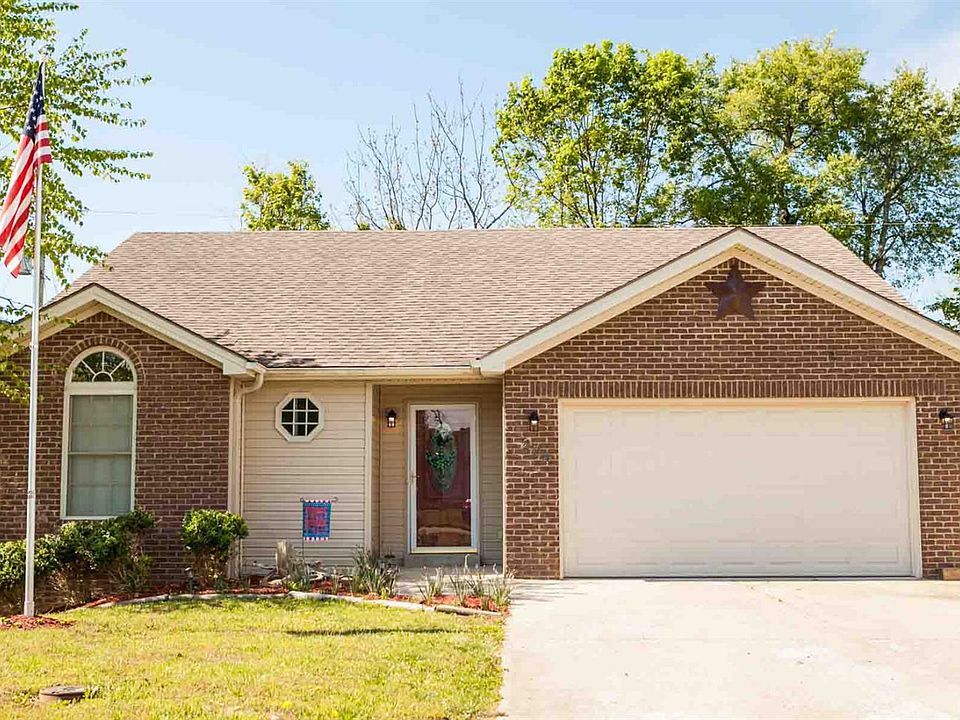 1st image of 204 Glenridge Way