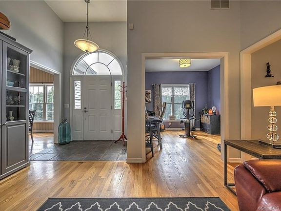 Pretty tiled foyer welcomes you into this sunfilled home!