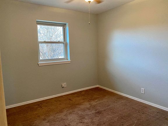 2nd image of 610 Lisa Ln