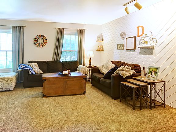 4th image of 414 Lakeview Dr