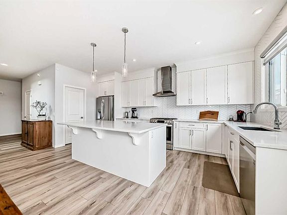 5th image of 24 W Royston Rise NW