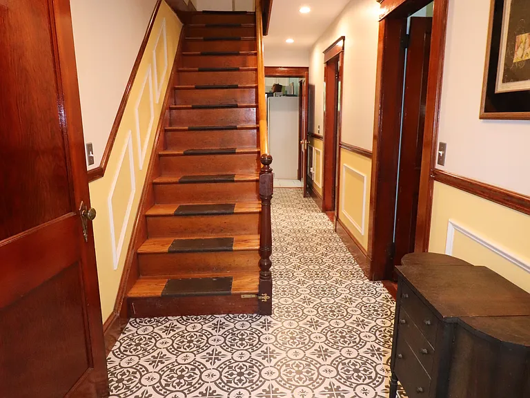 140 Maple Ave #1 — Photo 26