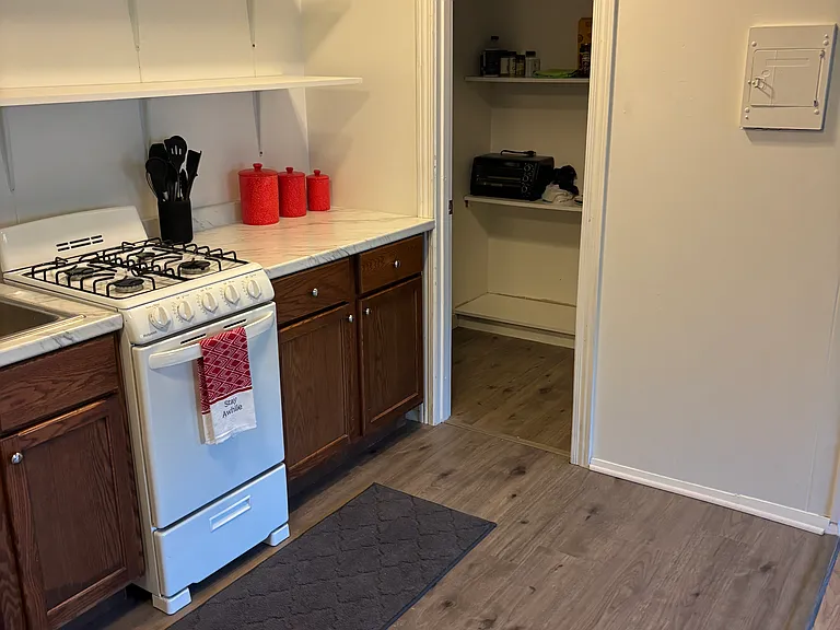 321 Hoffman Ct #12B — Photo 7