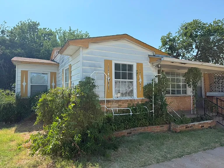 3214 Avenue T — Photo 2