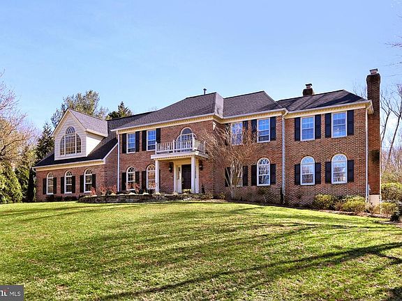 2nd image of 5931 Fairview Woods Dr