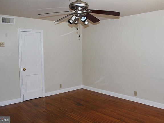 3rd image of 6304 Gardenia St