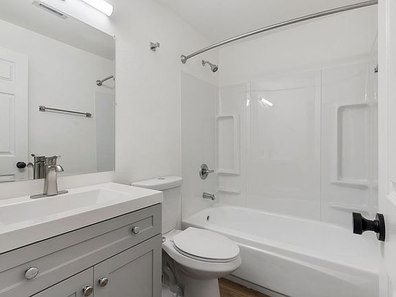 4th image of 962 Sunset Blvd NE APT C4