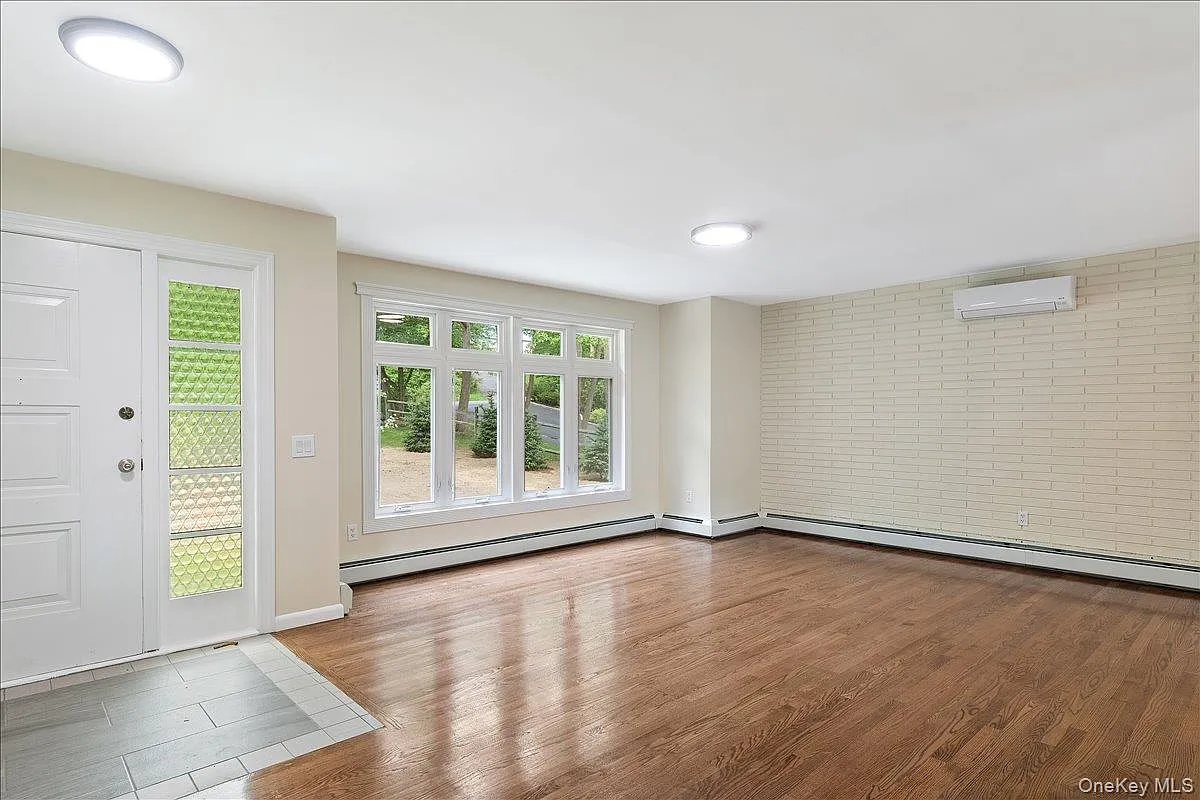 3 bed, 2.0 bath, 1500 sqft, $3,400 — Photo 2