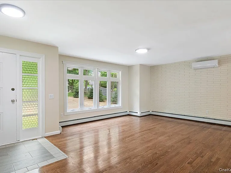 674 Sprout Brook Rd — Photo 2