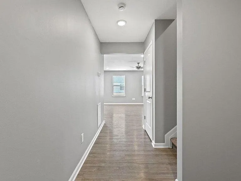 8109 Driftwood Loop — Photo 2
