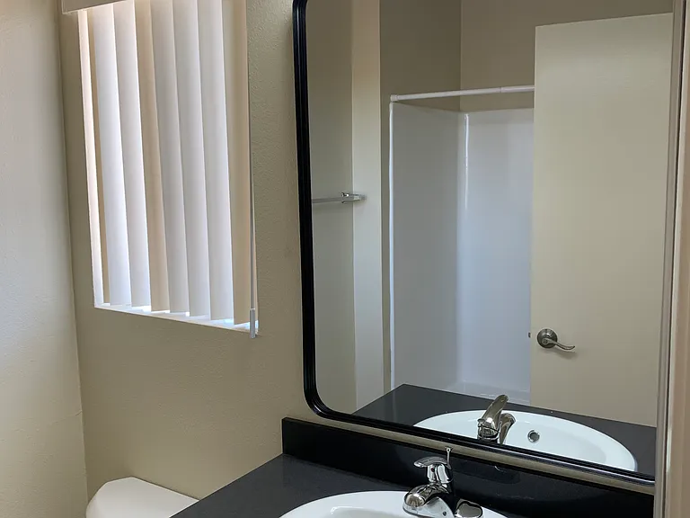 519 Palm Dr #13 — Photo 7