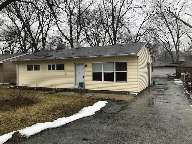 16335 Trumbull Ave photo 1