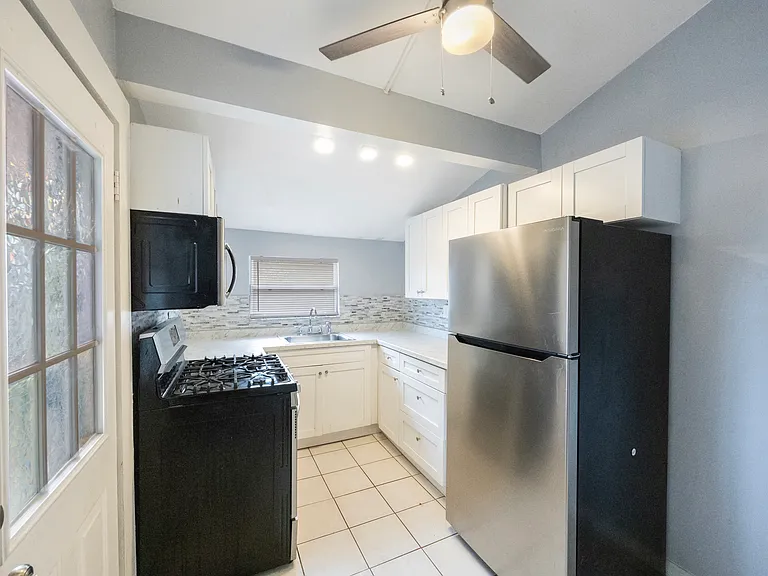 433 Delmar Ter S #10 — Photo 5