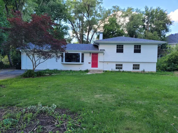 49 Golden Larch Ct, Naperville, IL 60540