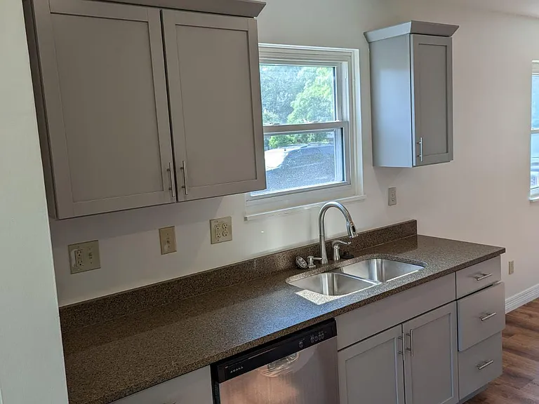 518 Brookview Ct — Photo 4