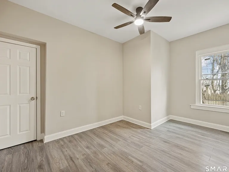 465 Washington Ave #B — Photo 10