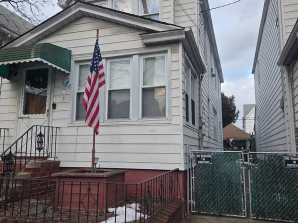 10457 116th St, South Richmond Hill, NY 11419